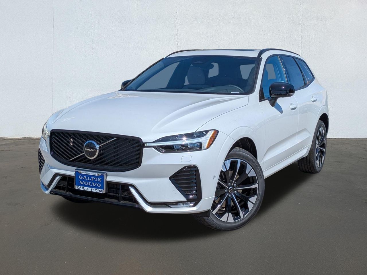 2026 Volvo XC60 Plus's photo