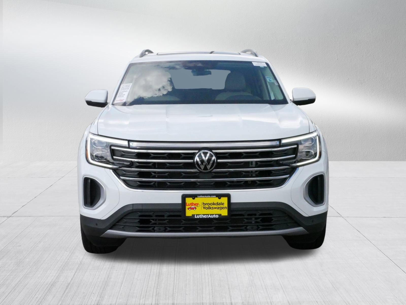 Used 2025 Volkswagen Atlas SE w/Tech with VIN 1V2KR2CAXSC509365 for sale in Brooklyn Center, Minnesota