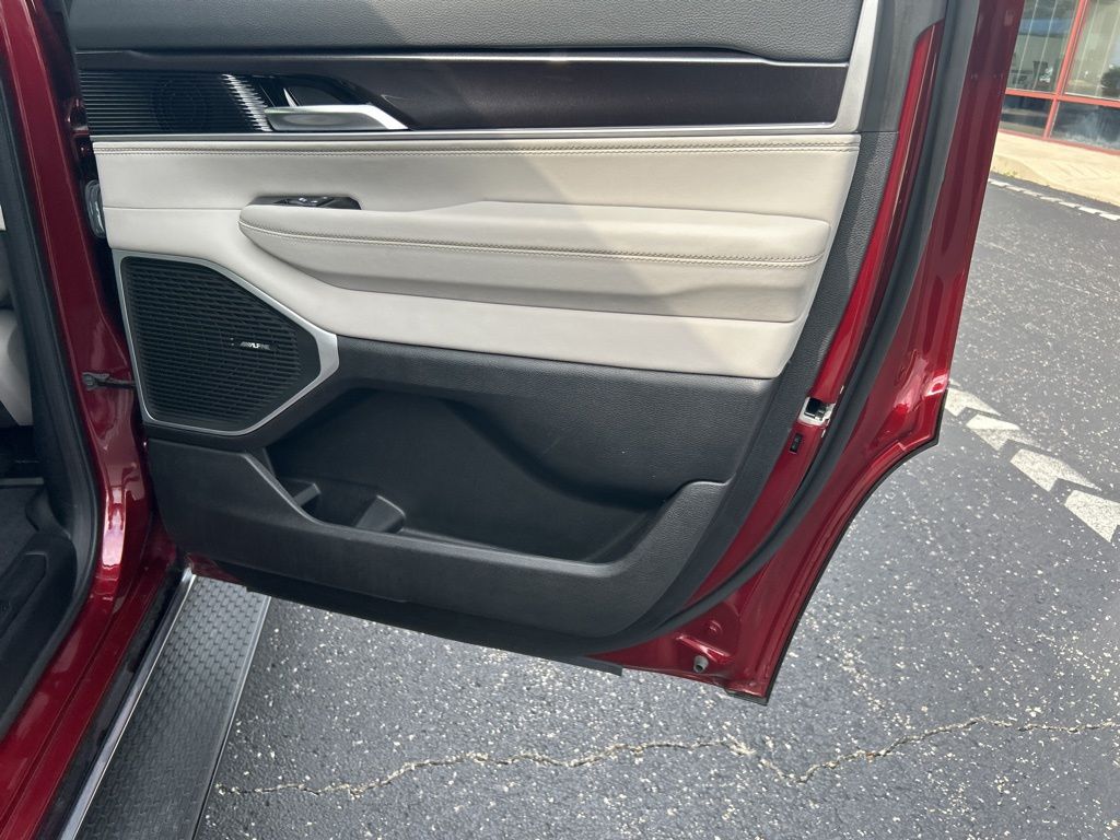2024 Jeep Wagoneer Base photo 17