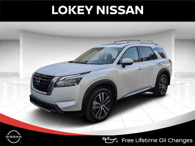 2025 Nissan Pathfinder Platinum's photo