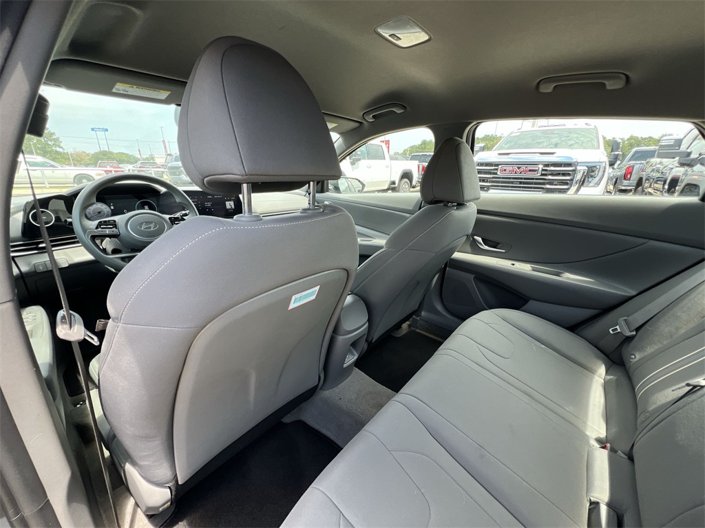 2024 Hyundai Elantra SEL photo 11