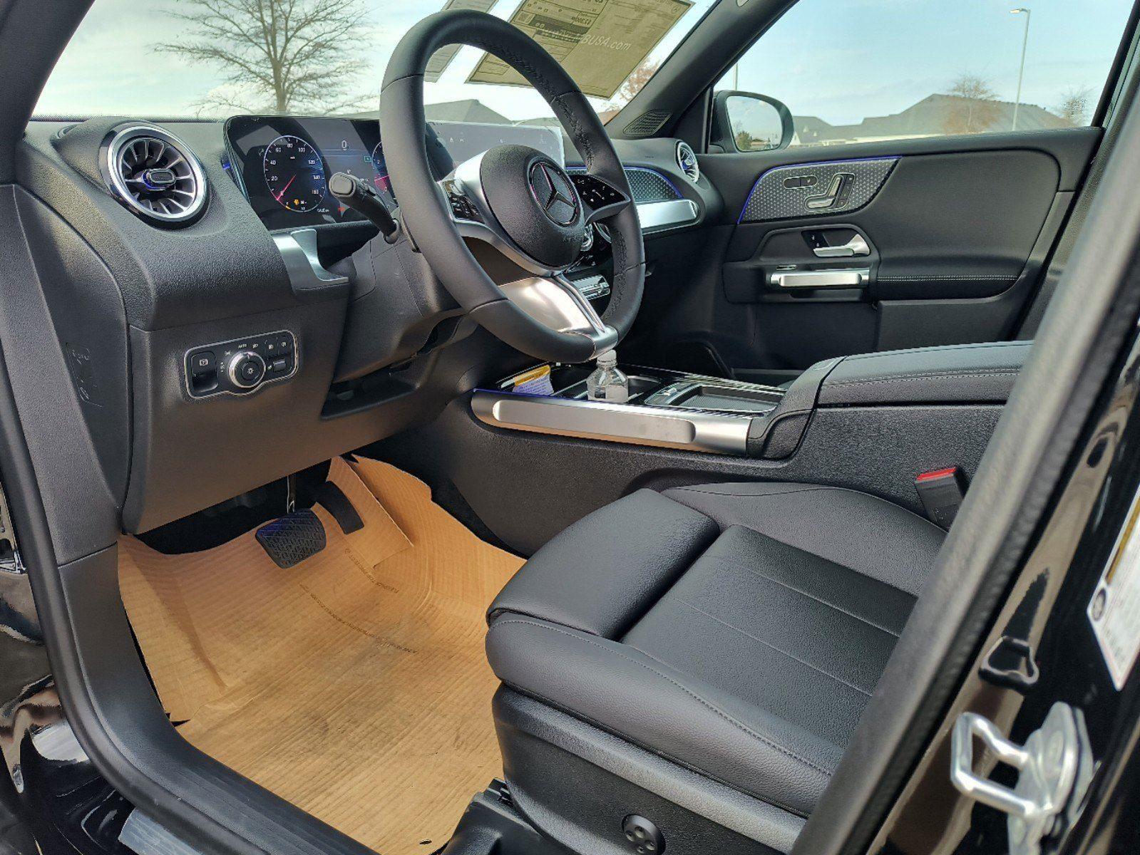 2025 Mercedes Benz GLB 250 photo 2