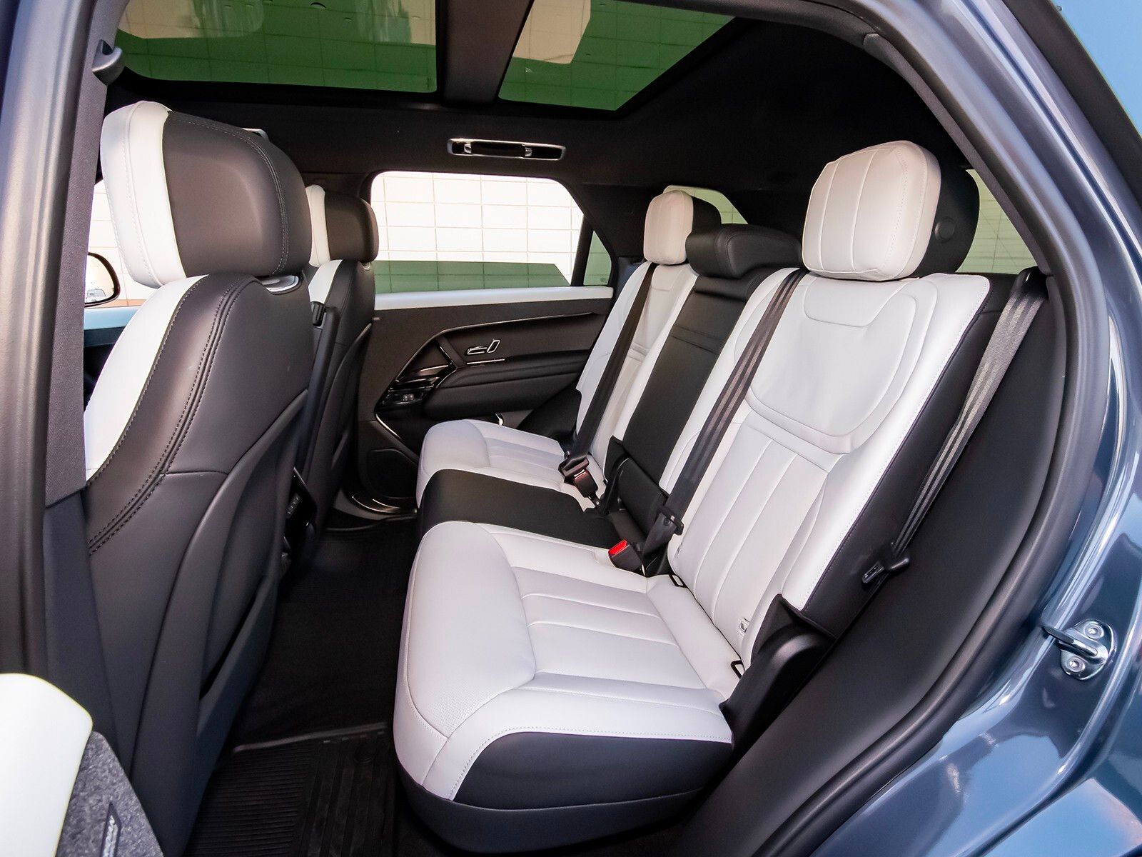 2025 Land Rover Range Rover Sport SE photo 38