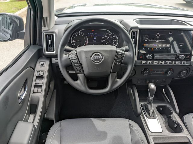 2025 Nissan Frontier SV photo 14