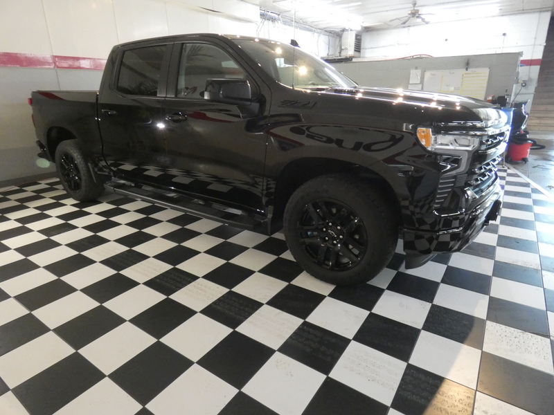 2023 Chevrolet Silverado 1500 RST photo 3