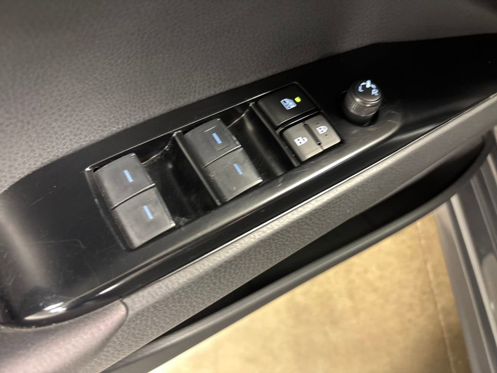 2025 Toyota Camry SE photo 14