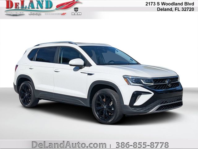 2022 Volkswagen Taos SEL's photo