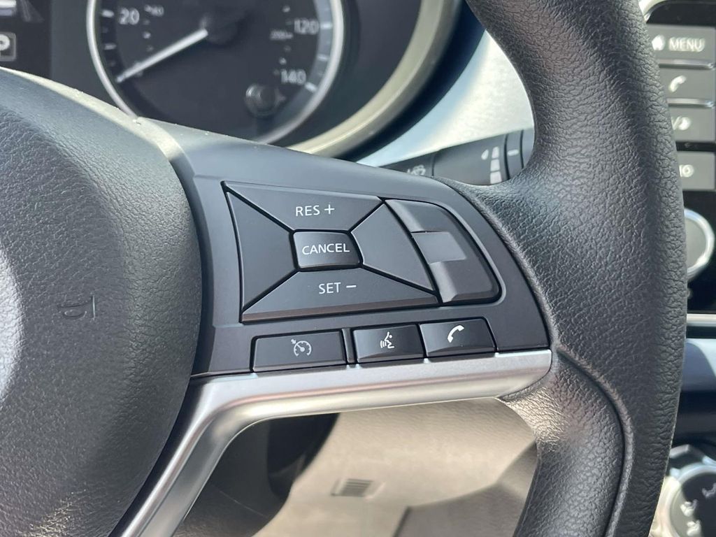 2025 Nissan Versa SV photo 22