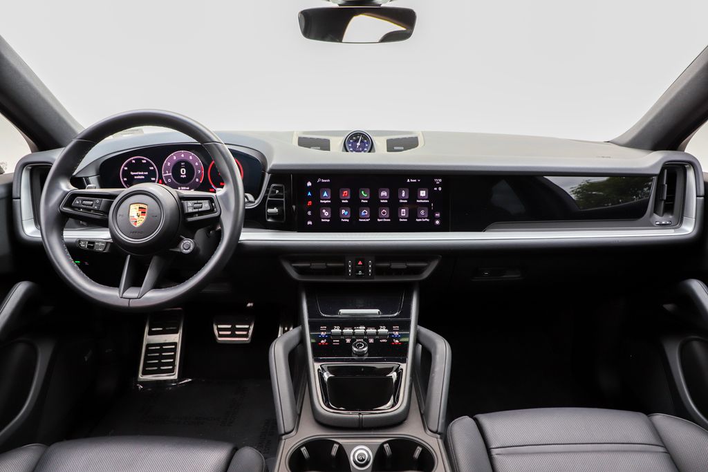 2024 Porsche Cayenne Coupe Base photo 2
