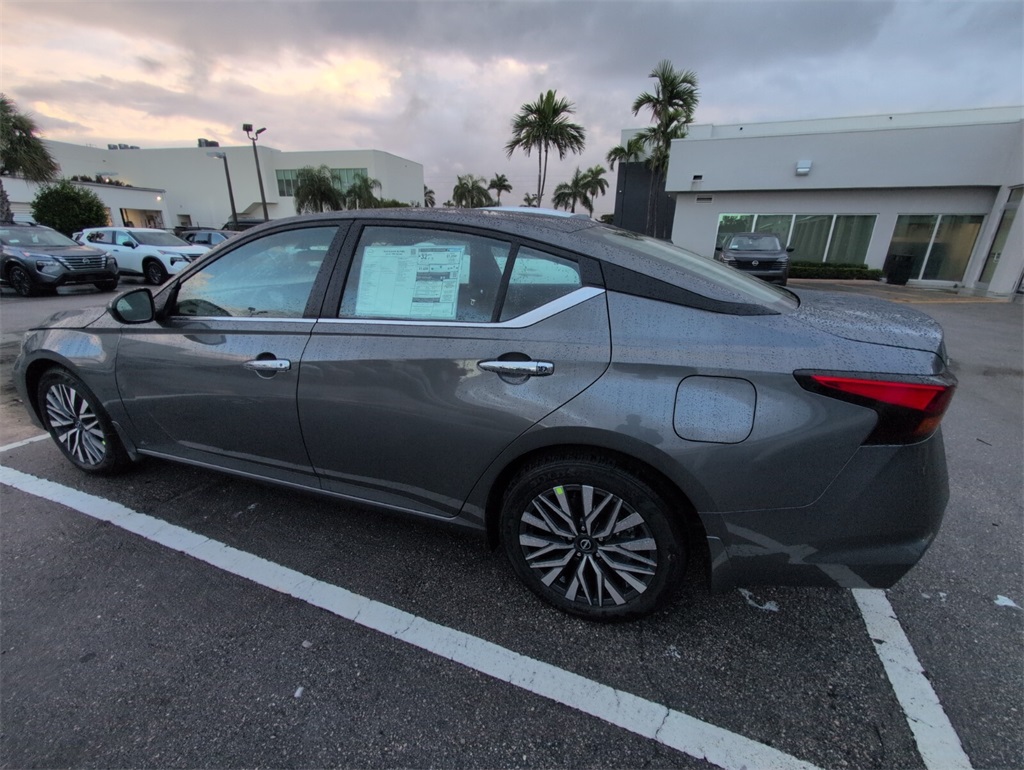 2025 Nissan Altima 2.5 SV photo 8