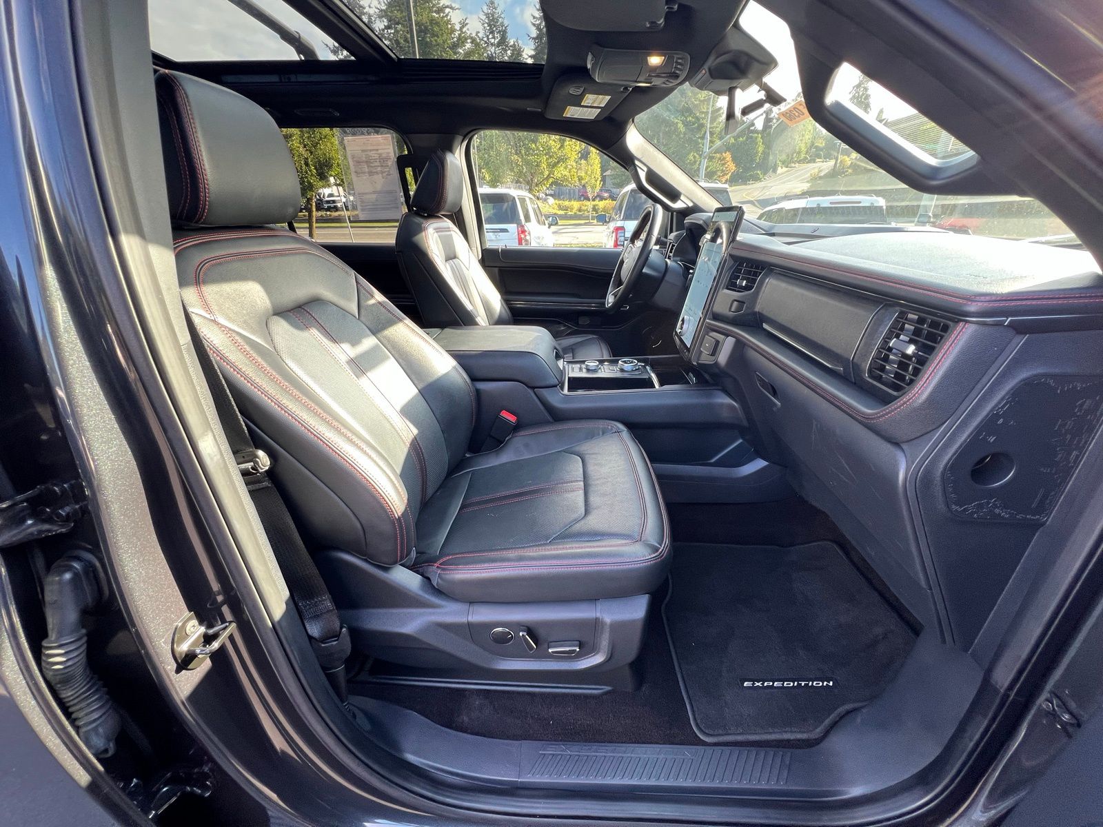 2022 Ford Expedition MAX Limited photo 15