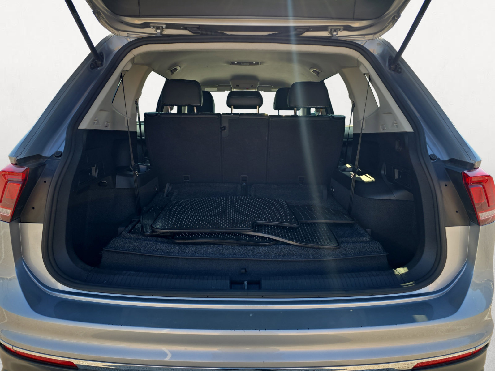 2023 Volkswagen Tiguan SE photo 12