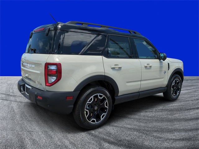 2025 Ford Bronco Sport Outer Banks photo 2