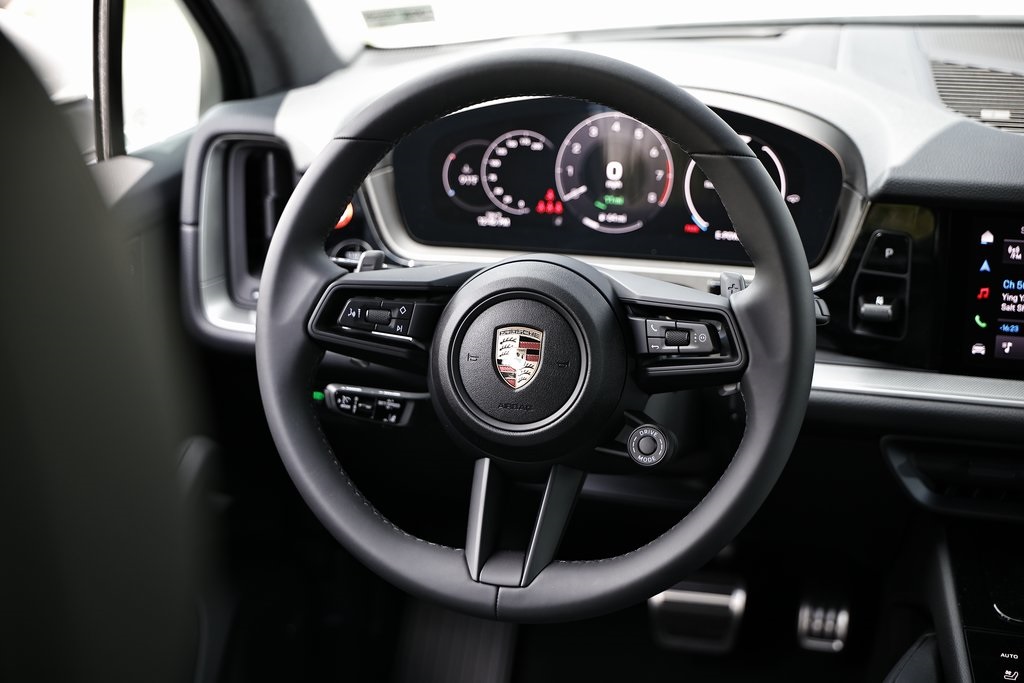 2025 Porsche Cayenne S E-Hybrid photo 30