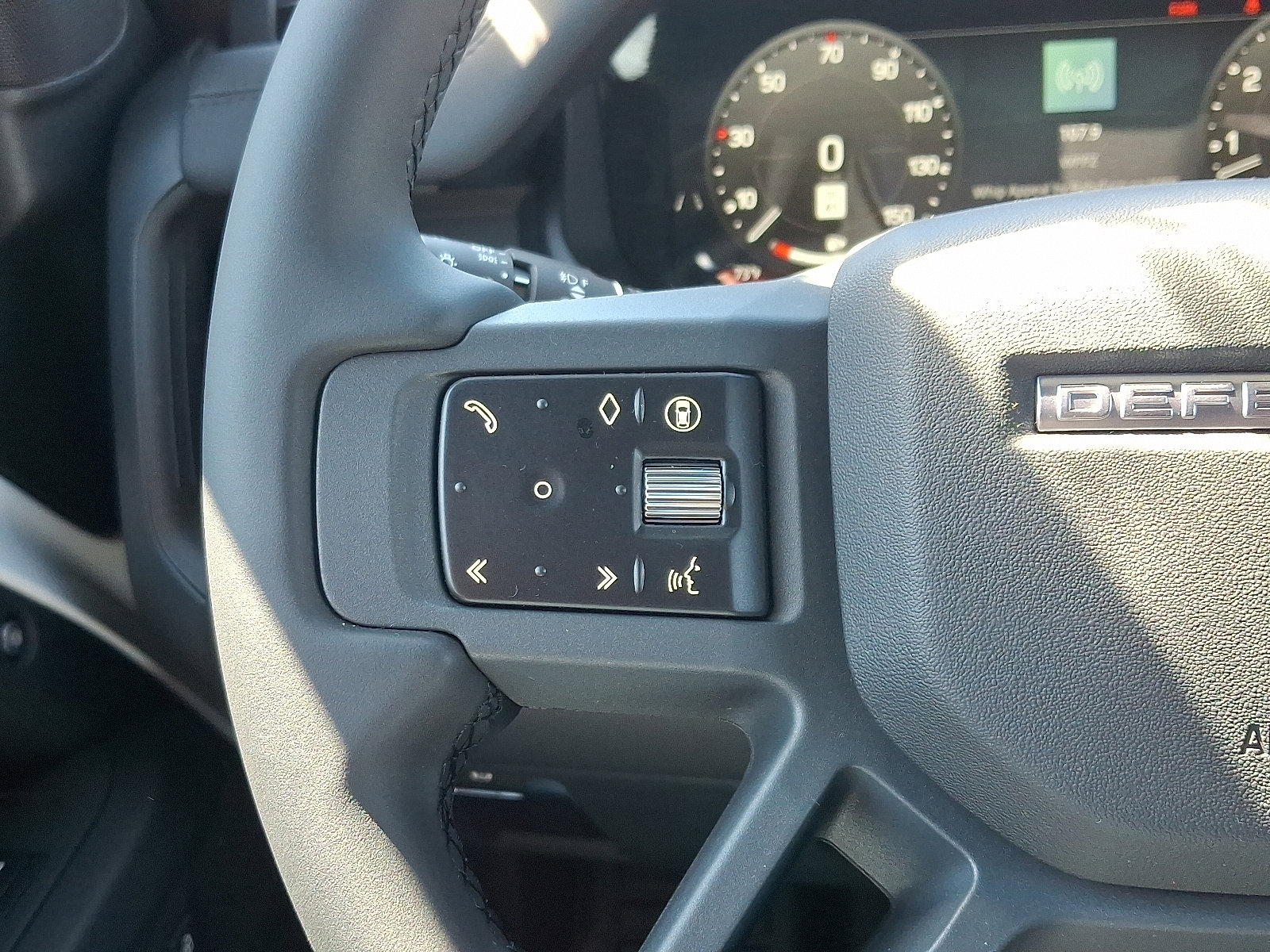 2025 Land Rover Defender 110 X-Dynamic SE photo 22