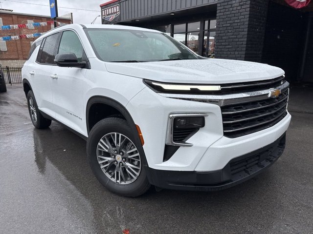 2025 Chevrolet Traverse photo 3