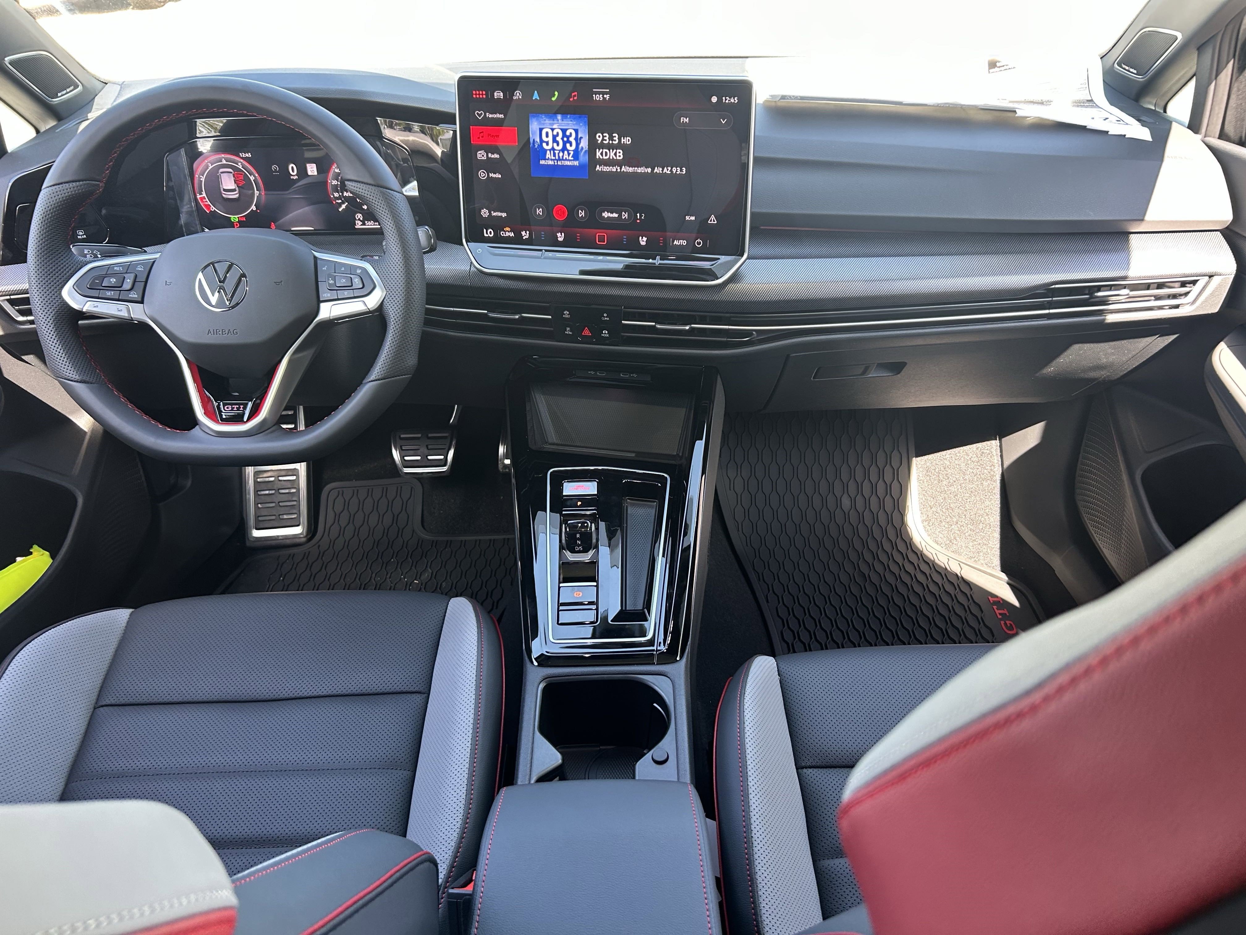 2025 Volkswagen Golf GTI SE photo 4