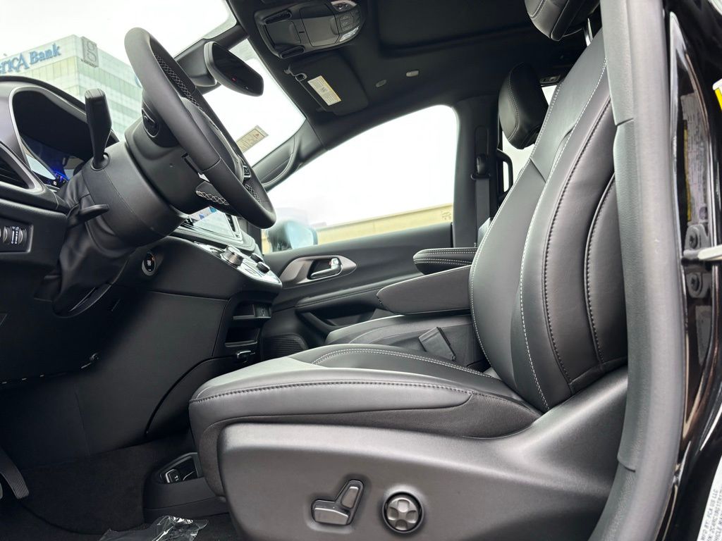 2026 Chrysler Pacifica photo 10