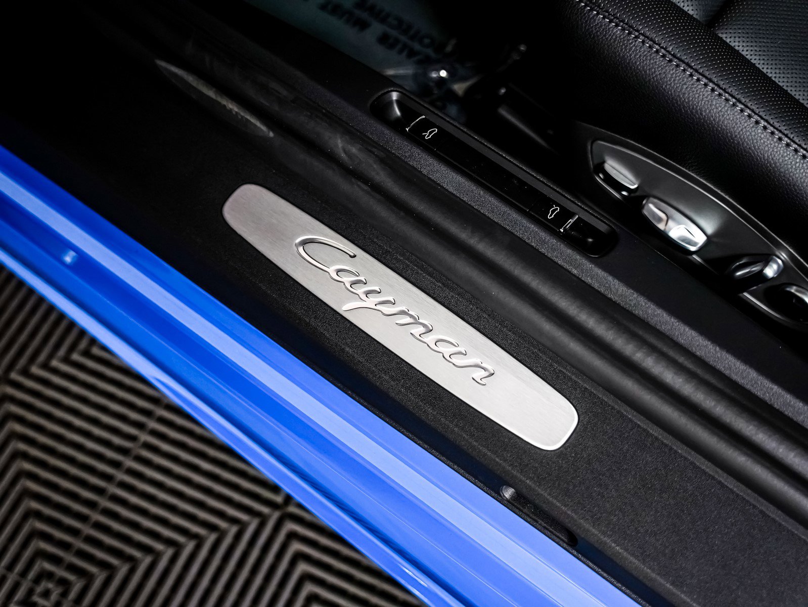 2025 Porsche Cayman photo 23