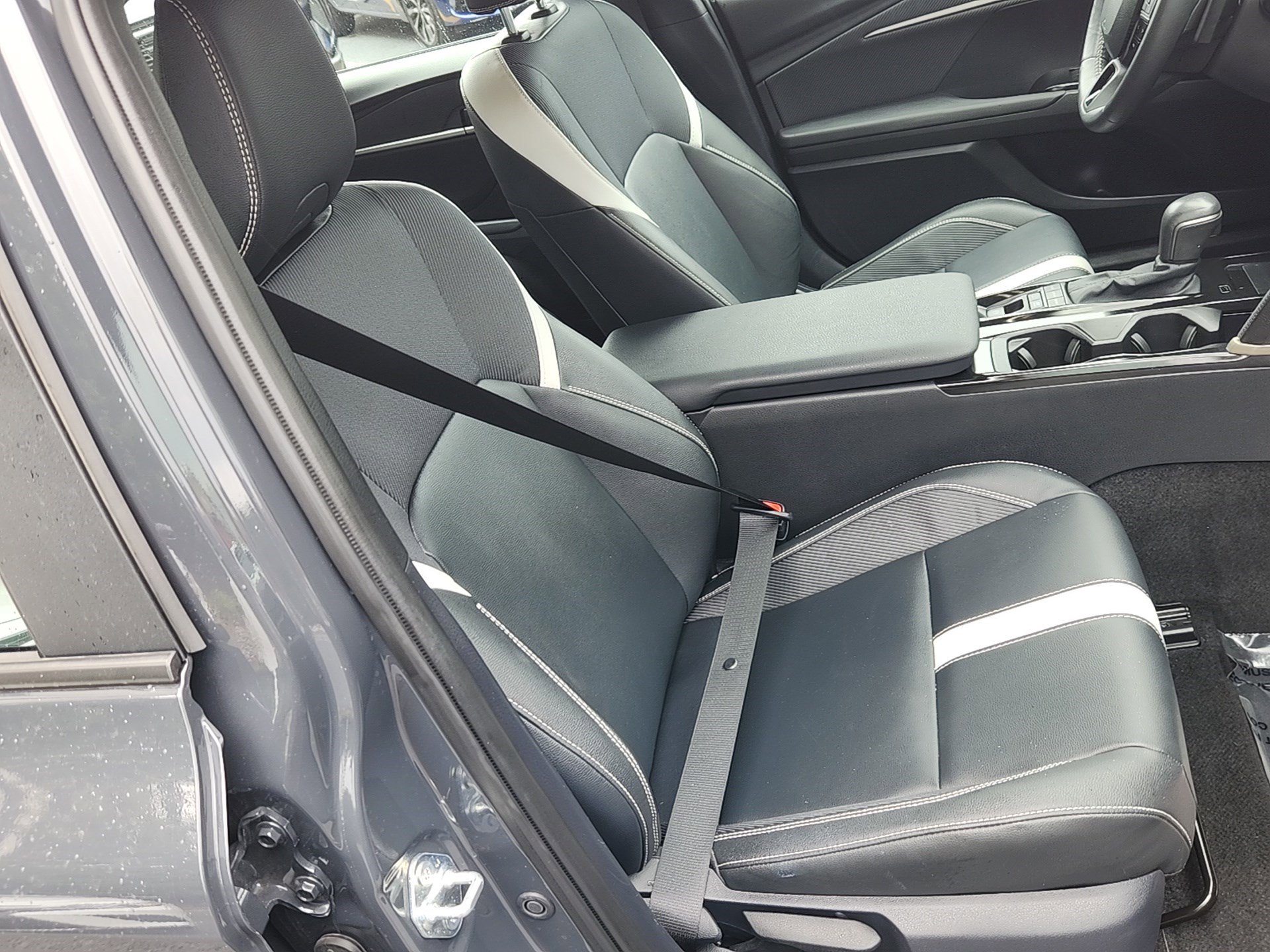 2025 Toyota Camry SE photo 29
