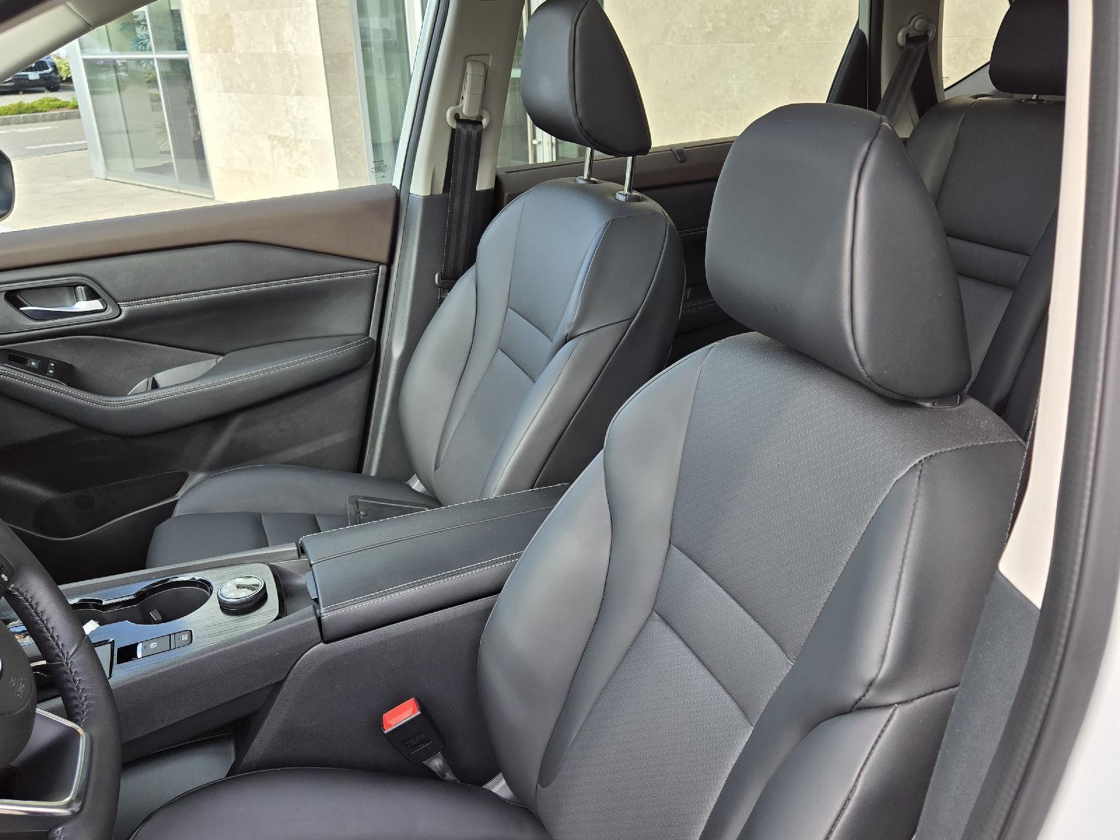 2023 Nissan Rogue SV photo 7