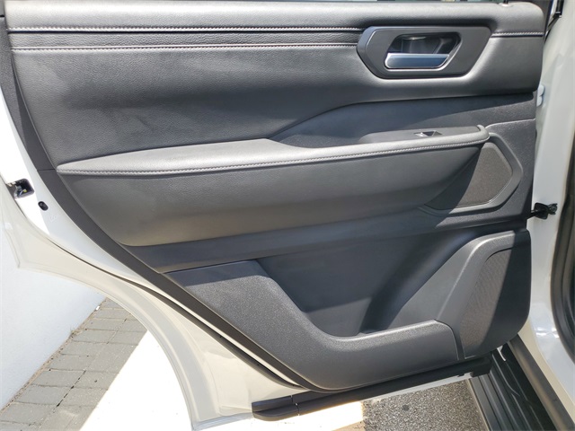 2025 Nissan Armada SV photo 21