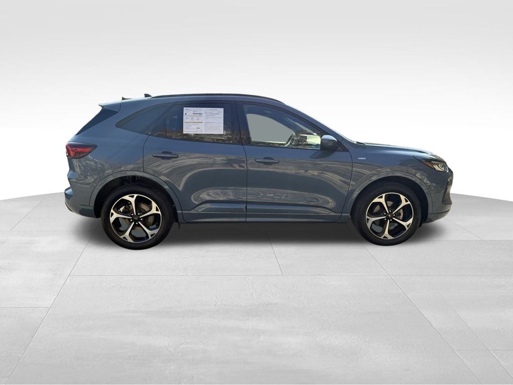 2023 Ford Escape ST-Line Select photo 4