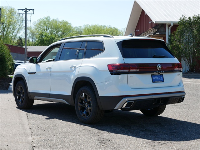 2025 Volkswagen Atlas Peak Edition SE photo 3