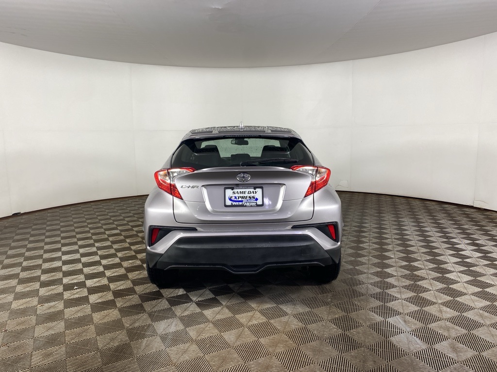 2019 Toyota C-HR LE photo 2