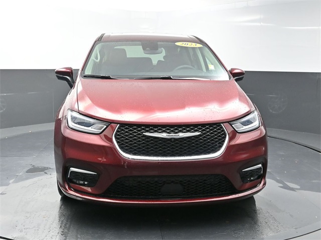 2023 Chrysler Pacifica Touring L photo 2