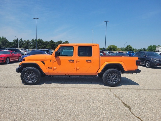 2025 Jeep Gladiator Sport S photo 2