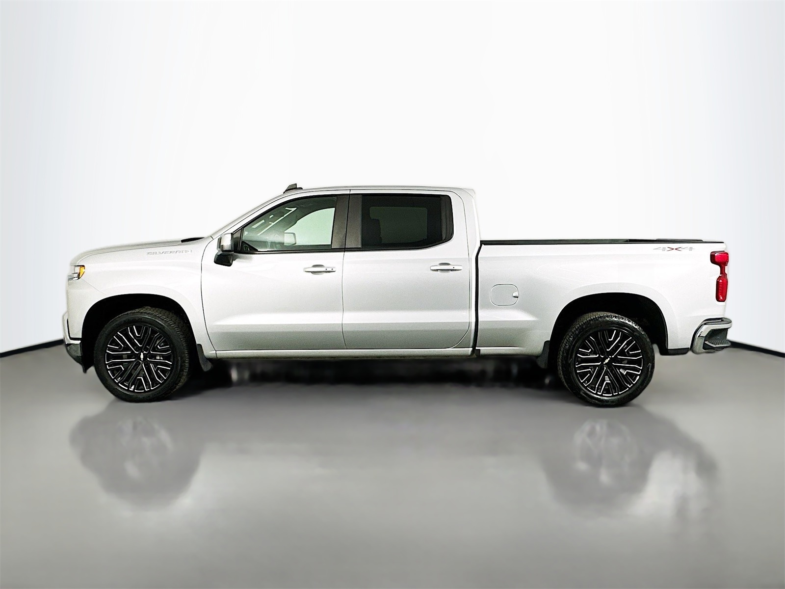 2019 Chevrolet Silverado 1500 LT photo 4