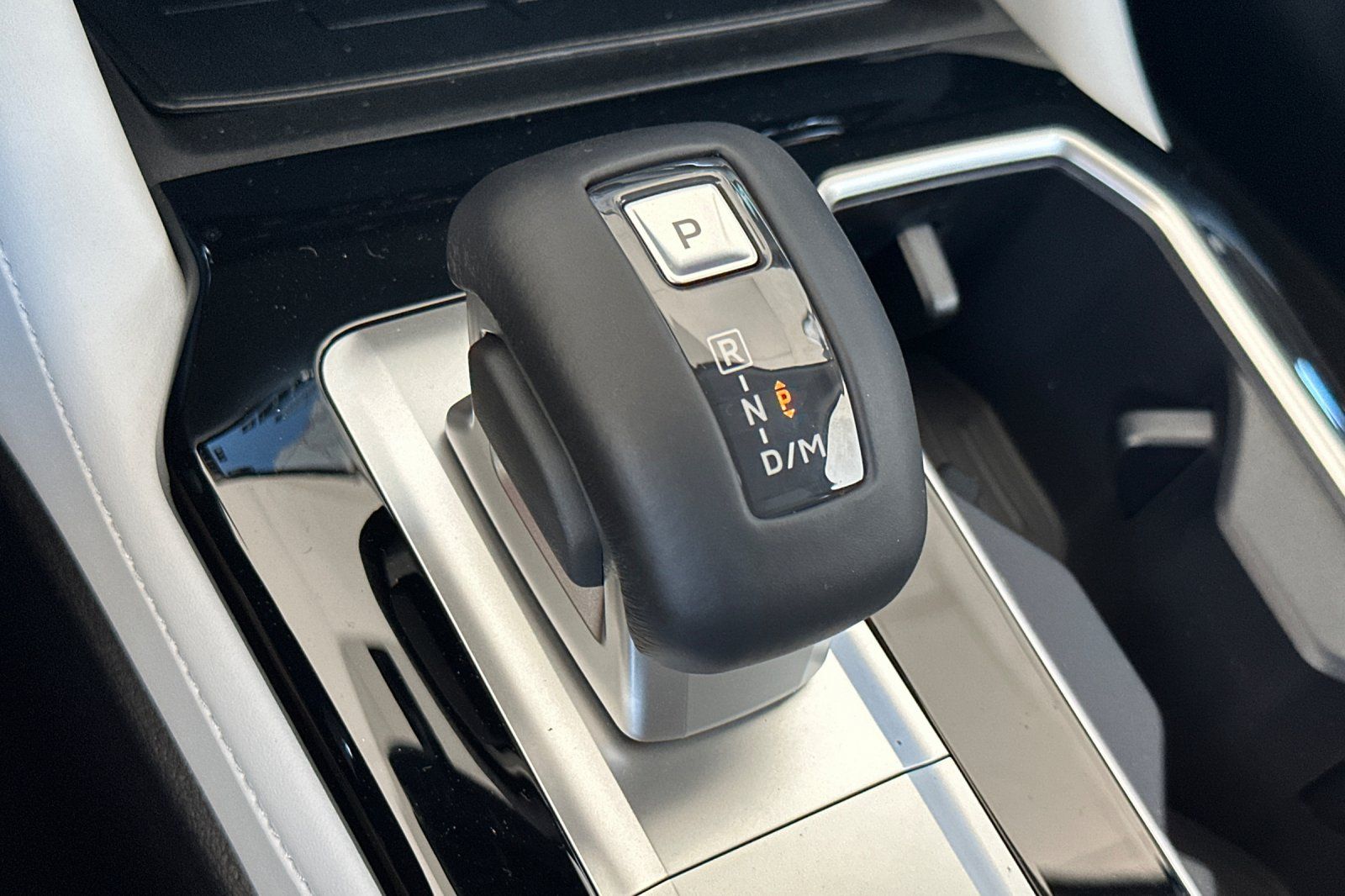 2025 Mitsubishi Outlander SEL photo 19