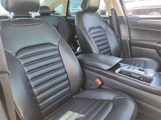 2020 Ford Fusion Hybrid SEL photo 19