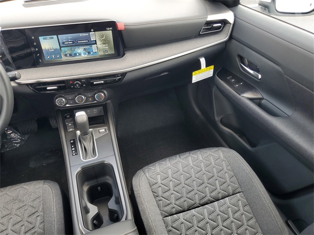 2025 Nissan Kicks SV photo 8
