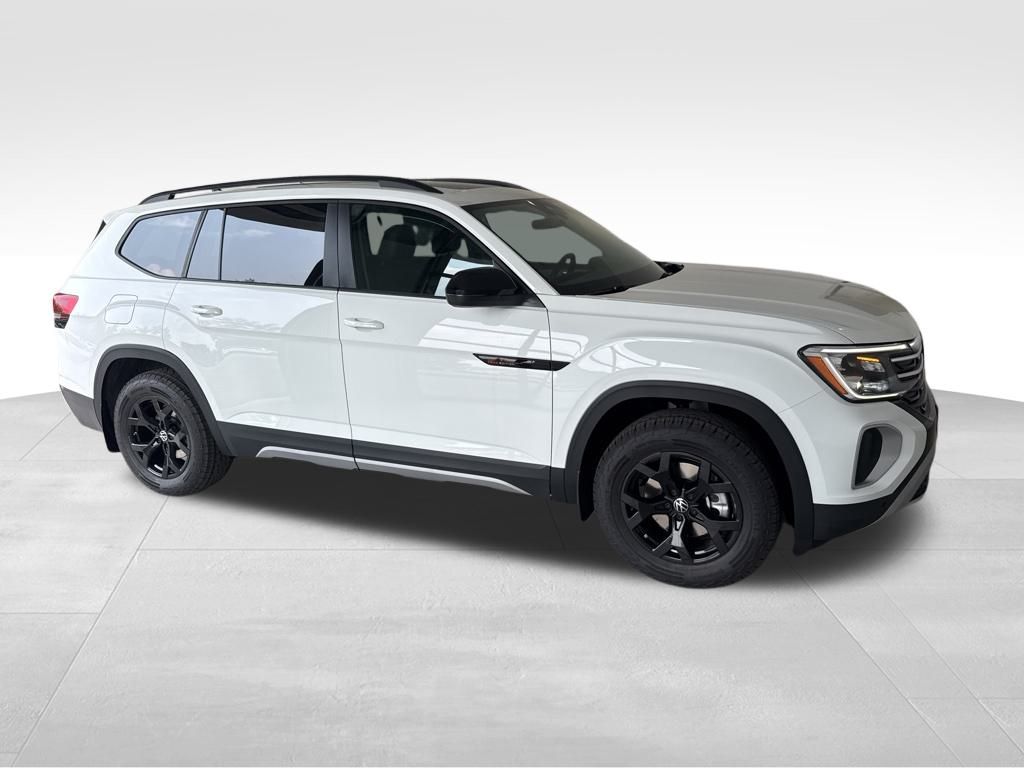 2025 Volkswagen Atlas Peak Edition SE photo 2