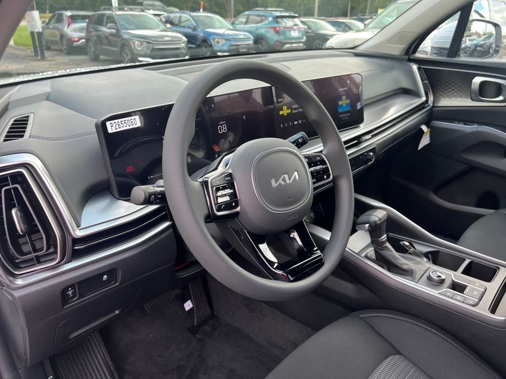 2025 Kia Sorento LX photo 12