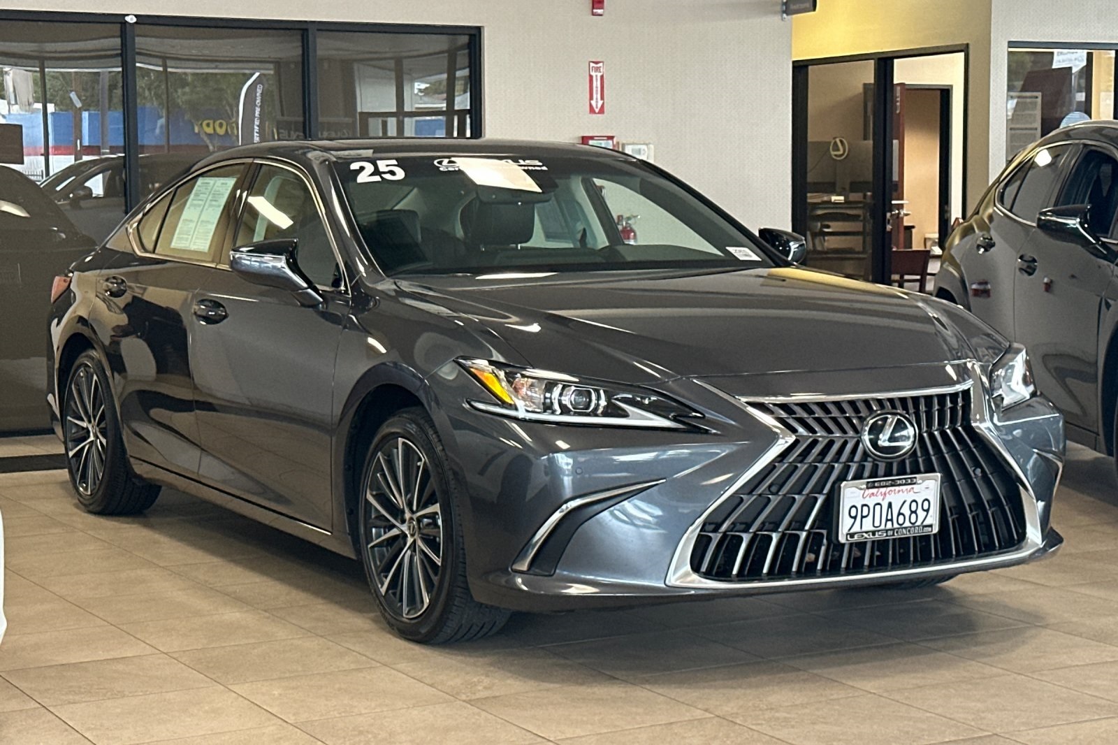 2025 Lexus ES 350 photo 2
