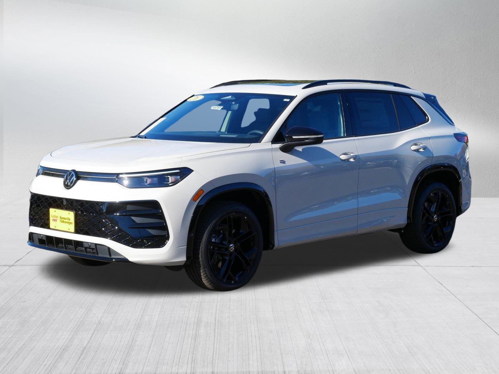 2026 Volkswagen Tiguan SE R-Line Black photo 2