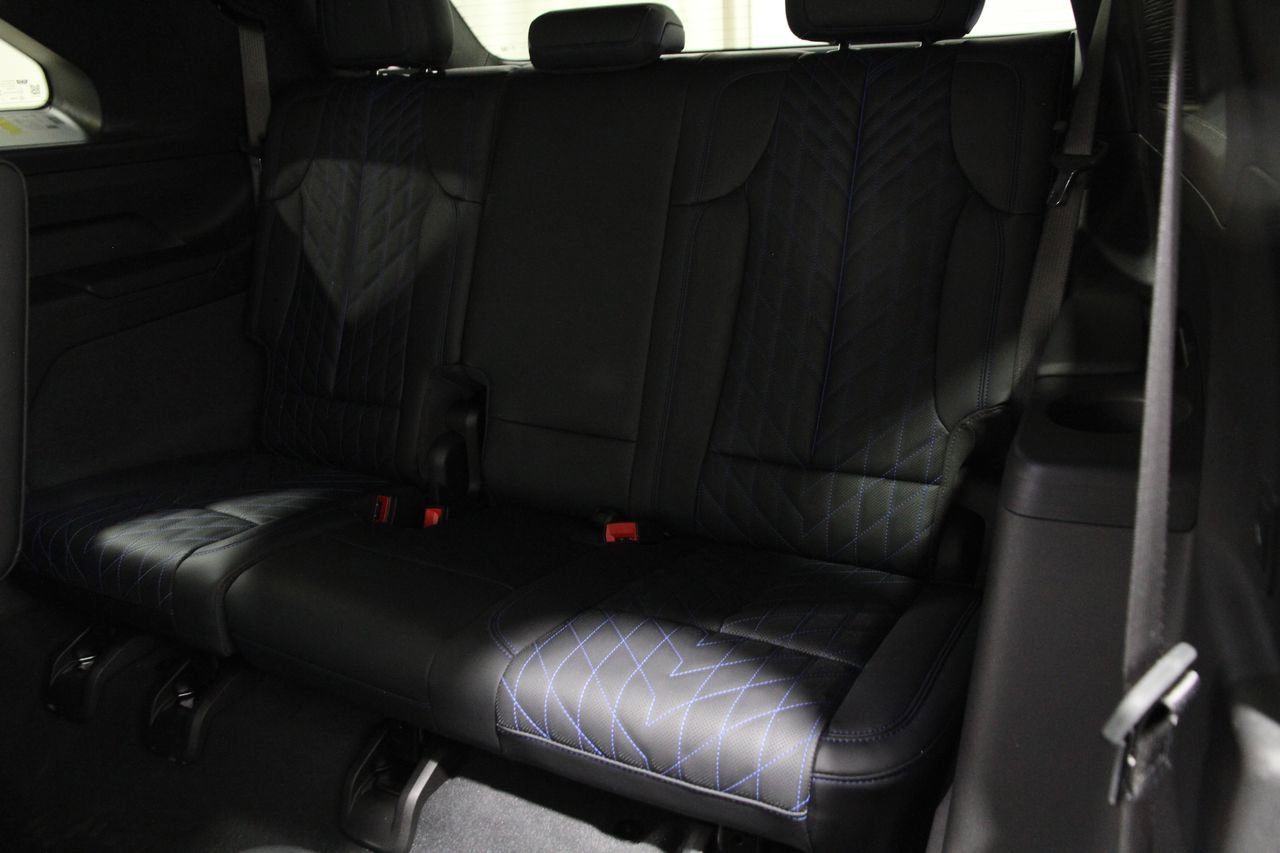 2025 Cadillac Escalade Luxury photo 23
