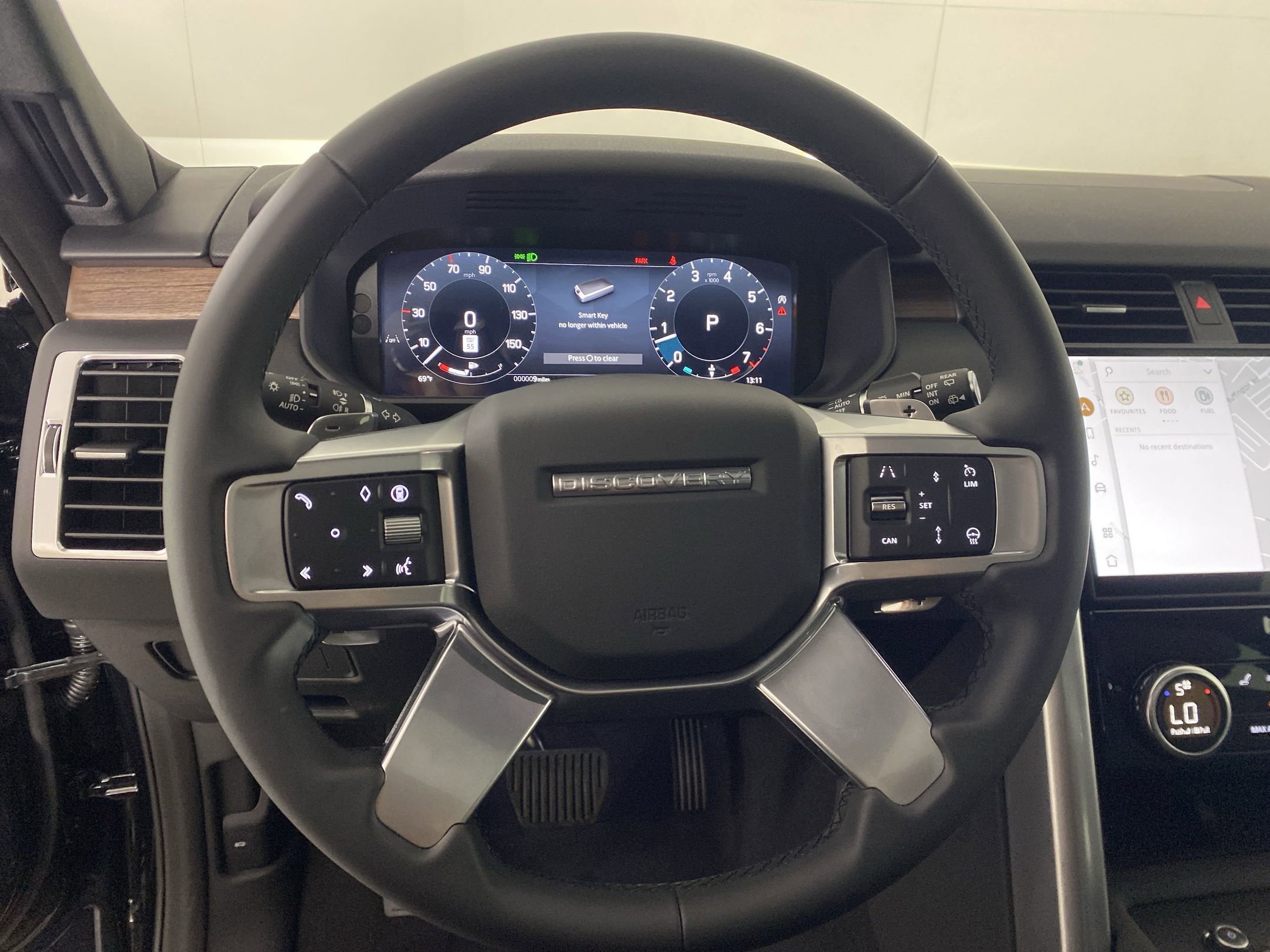 2025 Land Rover Discovery S photo 12