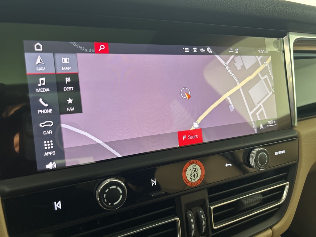 2025 Porsche Macan T photo 17