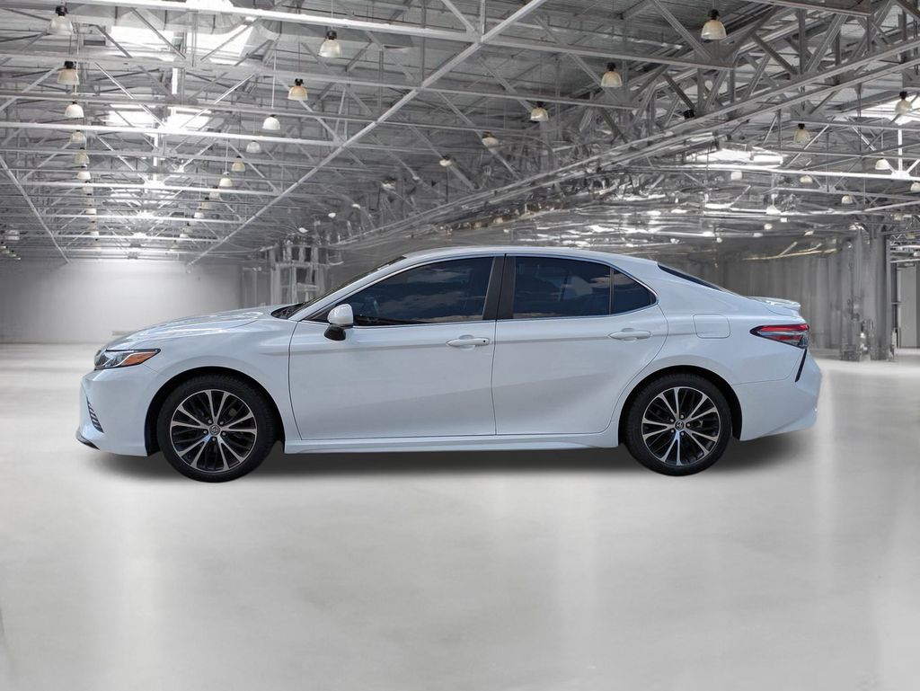 2018 Toyota Camry SE photo 8