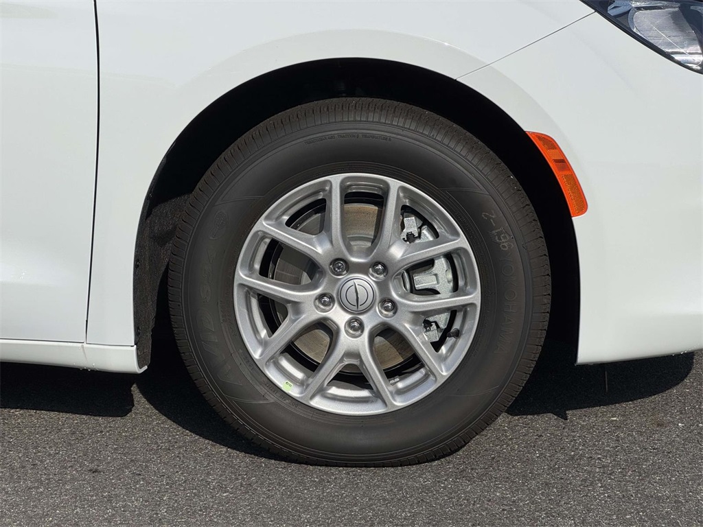 2026 Chrysler Voyager LX photo 11