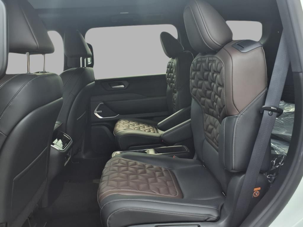 2025 Nissan Armada Platinum Reserve photo 20