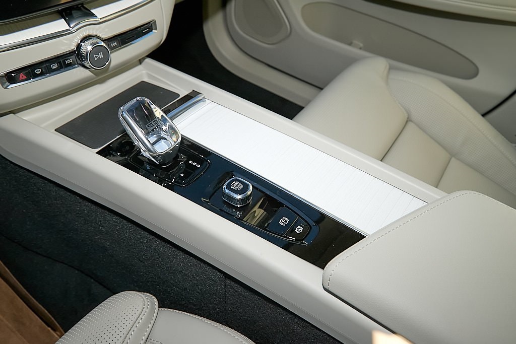 2026 VOLVO XC60 - Image 14