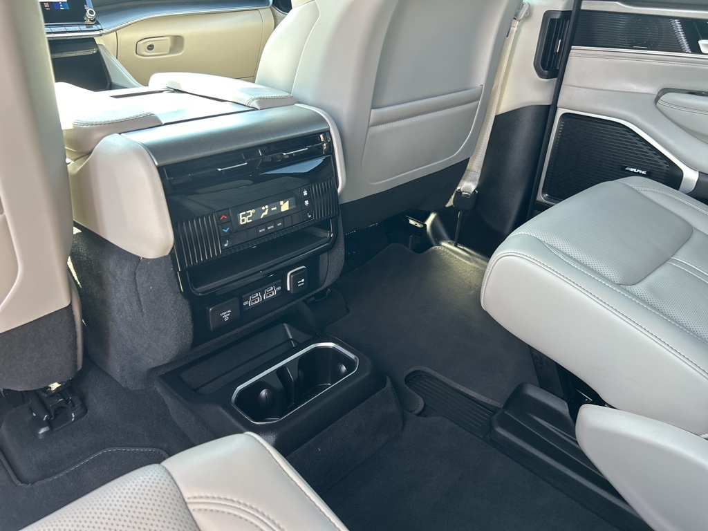2025 Jeep Wagoneer L Series III photo 10