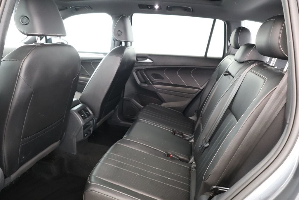 2022 Volkswagen Tiguan SE R-Line Black photo 18