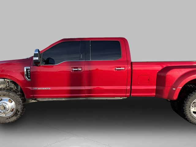 2021 Ford F-350 Super Duty Platinum's photo