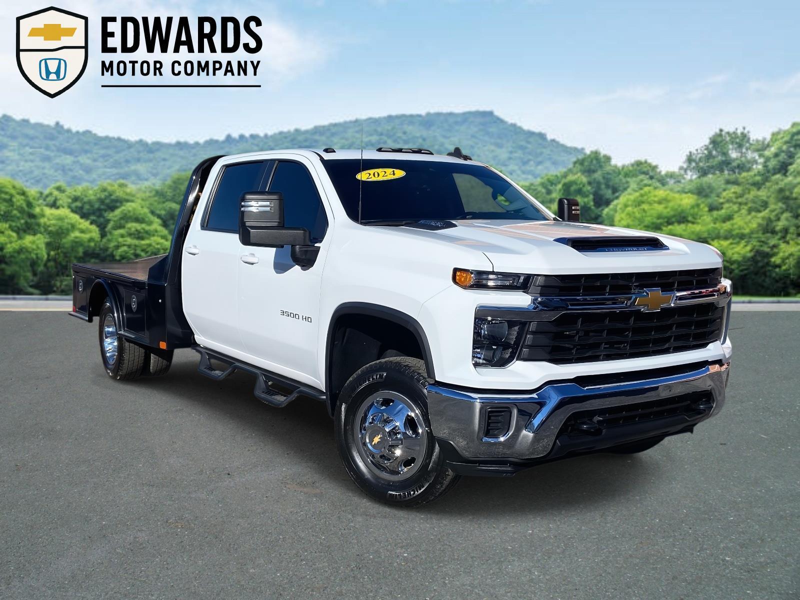 2024 Chevrolet Silverado 3500HD LT's photo
